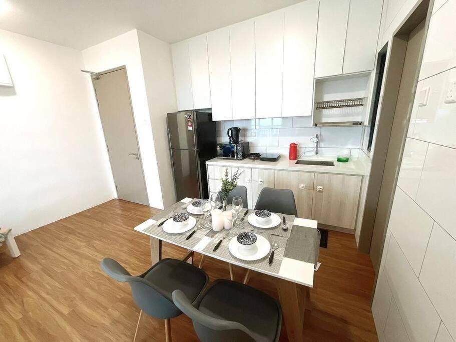 Tc Pj Cozy Peaceful House 1-10pax 3 Min To One U Kuala Lumpur
